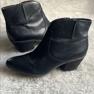 FRYE Jennifer Ankle Booties Black Leather Almond Toe Boots Size 10